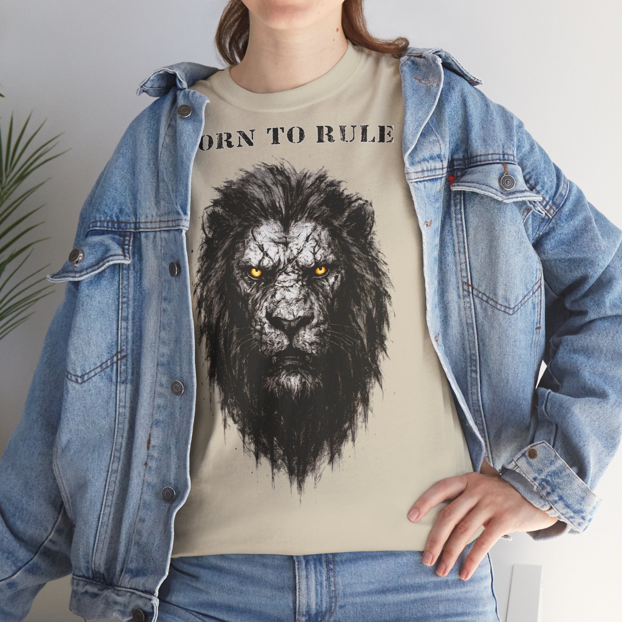 Löwe - Born to Rule: Frontprint, Unisex T-Shirt - Animal-Collection
