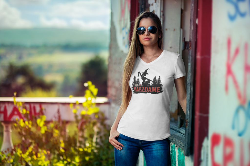Harzdame, Ladies V-Neck, black and white versions